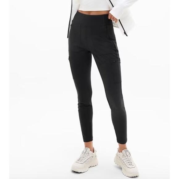 Athleta Black Headlands Hybrid Mid Rise Cargo Legging Pant size 4